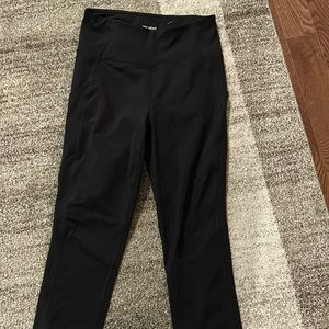 Tek Gear size M black crop athletic leggings